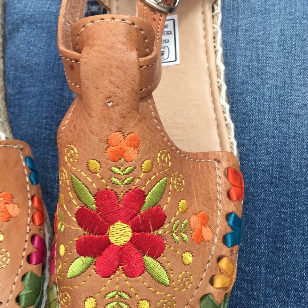 SALE! Embroidered LEATHER HUARCHES ESPADRILLES - Picture 2 of 2